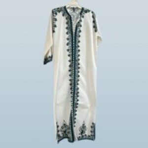 VINTAGE 1970's Moroccan Handmade Embroidered Kaftan / White Maxi Dress - LNC